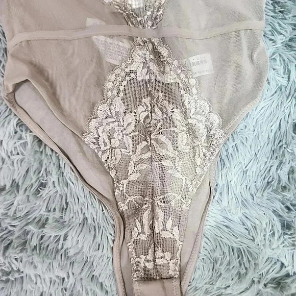 FOREVER 21 Sexy lace and sheer body suit. Nwt, small - Picture 4 of 7